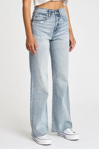 Far Out High Rise Wide Leg Light Wash Fits Clothes, Flare Leg Jeans, Jeans Size Chart, Dream Clothes, Wide Leg Jeans, Fashion Inspo Outfits, Leg Jeans, Trendy Outfits, Winter Outfits