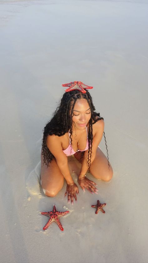 Vacation Poses Black Women, Beach Poses By Yourself Black Women, Vacation Pictures Black Women, Hoț Girl Summer Aesthetic Black, Ocean Pictures Instagram, Poses Vacation Picture Ideas, Beach Pictures Poses Black Women, Summer Poses Photo Ideas Beach Pics, Cute Beach Pictures Black Women