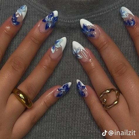 Moody Summer Nails, Summer Nails White And Blue, Nail Inspo Summer Blue, Blue Tropical Nails, Sculpted Flower Nails, Flower Blue Nails, Summer Nail Ideas Almond, Blue Almond Nails Design, Long Blue Nails