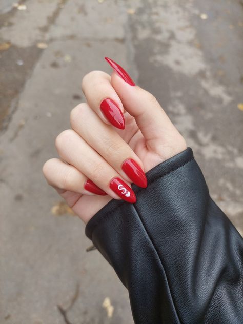 Red Nails With A Initial, Red Nails With Bf Initials, Red Nails With Letter Design, Nail Art Initials, Valentines Nails With Initials Acrylic, Valentines Initial Nails, Red Nails With The Letter A, Red Nails With J Initial, Short Nail Designs Initials