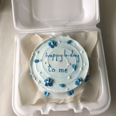 #minicake #bento #bentocake #bluecake #bdaycake #bdaygirl #blue #whiteandblue #cake #boussada #bleu #fleurie Blue Bento Cake, Small Birthday Cakes, Bento Cakes, Bento Cake, Blue Cakes, Bday Girl, Mini Cake, Happy B Day, Mini Cakes