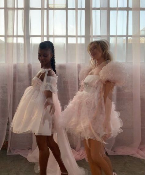 "just a bit more @selkie ss 23 content for you 🎀🦄☁️" Selkie Dress, Academy Award Winners, Puff Dress, September 16, Diva, Flower Girl Dresses, Fashion Dresses, Hollywood, Actresses