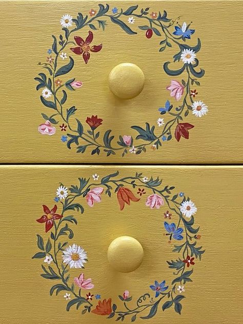 Vintage Furniture Painting, Old Painted Furniture, Hand Painted Nightstand Ideas, Vintage Floral Furniture, Art On Furniture Painted, Flower Painting Furniture, Wildflower Painted Furniture, Hand Painted Floral Furniture, Small Shelf Painting Ideas