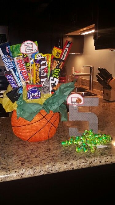 Basketball Candy Bouquet Basketball Candy Bouquet, Soda Bouquet, Birthday Bouquets, Basketball Things, Birthday Candy Bouquet, Basketball Senior Night, Senior Stuff, Senior Night Gifts, Candy Bouquets