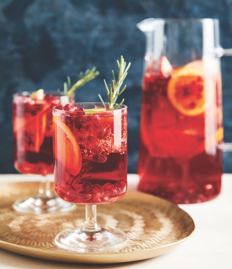 Pomegranate adds a healthy pop of flavor and antioxidants to festive cocktails Spiked Cider Recipes, Pomegranate Sangria, Pom Juice, Spiked Cider, Pom Wonderful, Cider Sangria, Brie Appetizer, Apple Brandy, Cider Recipe