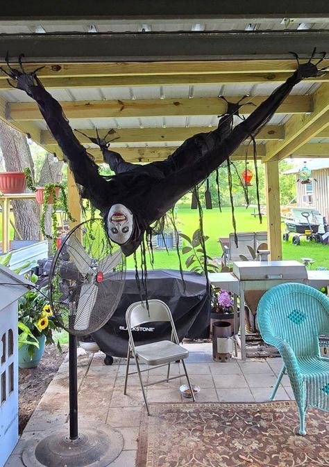 Scary Carnival, Creepy Halloween Props, Easy Outdoor Halloween Decorations, Halloween Maze, Decorations For Halloween, Scary Halloween Decorations Outdoor, Scary Halloween Decorations Diy, Halloween Animatronics, Halloween Diy Outdoor