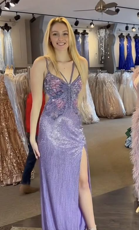 Purple Prom Dress Blonde Hair, Eye Catching Prom Dress, 2000s Dresses Party, Euphoria Prom Theme Dress, Purple Butterfly Prom Dress, Euphoria Prom Dress, Purple Fairy Dress, Purple Concert, Butterfly Prom Dress