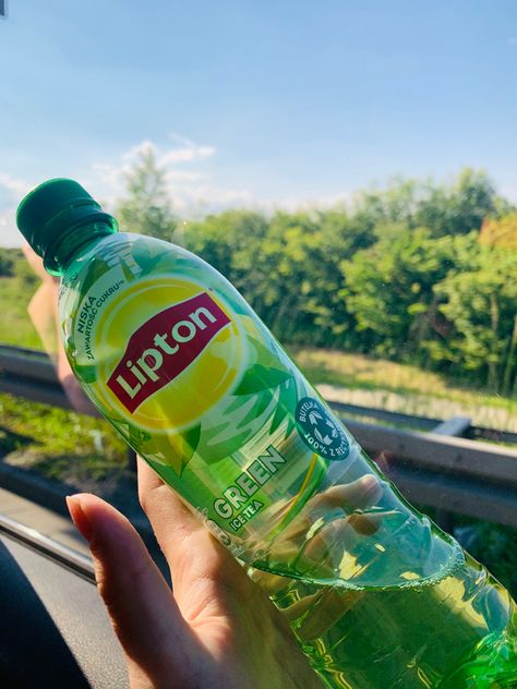 Lipton Green Ice Tea, Tea Wallpaper, Lipton Tea, Aesthetic Travel, Dessin Adorable, Nature Aesthetic, Iced Tea, Plastic Water Bottle, Tea Time