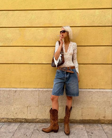 lulu wood Traje Cowgirl, Botas Western, Downtown Outfits, Cowboy Outfits, Cowgirl Outfits, Mode Inspo, Country Outfits, Summer 24, Mode Vintage