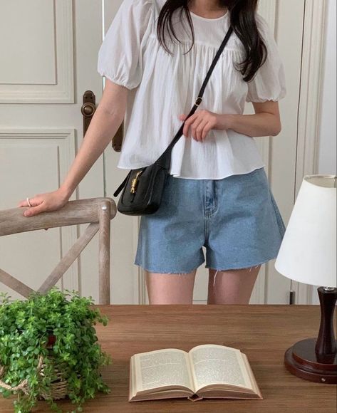 Korean Aesthetic Outfits Summer, Muji Aesthetic Outfit, Kawaii Work Outfit, Cute Korean Fashion Summer, Japanese Fashion Women Summer, Asia Summer Outfit, Simple Clean Outfits, Cute Korean Summer Outfits, Asian Summer Fashion