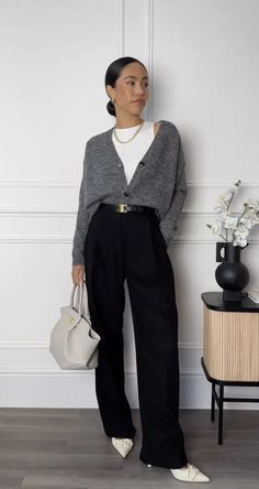 Black Slacks Outfit, High Waisted Pants Work, Dressy Pants Outfits, Slacks Outfit, Trendy Business Casual, Office Casual Outfit, Business Casual Outfits For Women, Corporate Outfits, Office Outfits Women