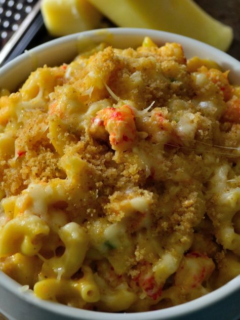 Move on lobster, crawfish wins this time! This delicious crawfish mac and cheese recipe will be your new favorite! Trust me. Try it! Crawfish Mac And Cheese, Crawfish Dishes, Coop Can Cook, Taco Mac And Cheese, Seafood Mac And Cheese, Crab Mac And Cheese, Crawfish Recipes, Lobster Mac And Cheese, Cajun Creole Recipes