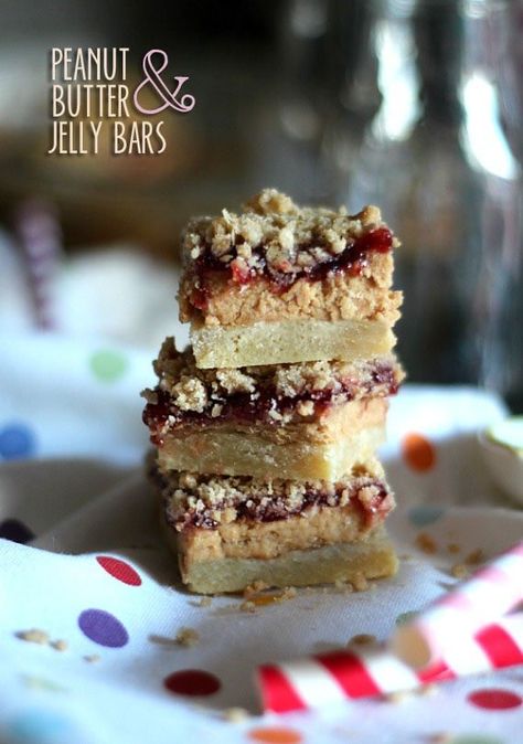 This Peanut Butter and Jelly Bars are exactly what the doctor ordered on a rough day. It's an easy dessert idea that tastes like childhood! Peanut Butter And Jelly Bars, Peanut Butter Jelly Recipes, Jelly Bars, Cookie Bars Easy, Cookies And Cups, Jelly Cookies, Peanut Recipes, Dessert Bar Recipe, Best Peanut Butter