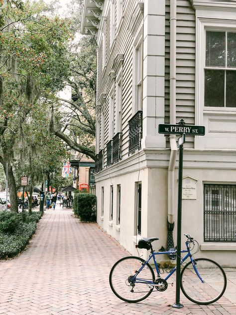 Savannah Georgia Aesthetic Outfit, Savannah Georgia Photography, Savannah Ga Aesthetic, Savannah Georgia Fall, Savannah Georgia Aesthetic, Savannah Aesthetic, Savannah Architecture, River Street Savannah Ga, Downtown Savannah Georgia