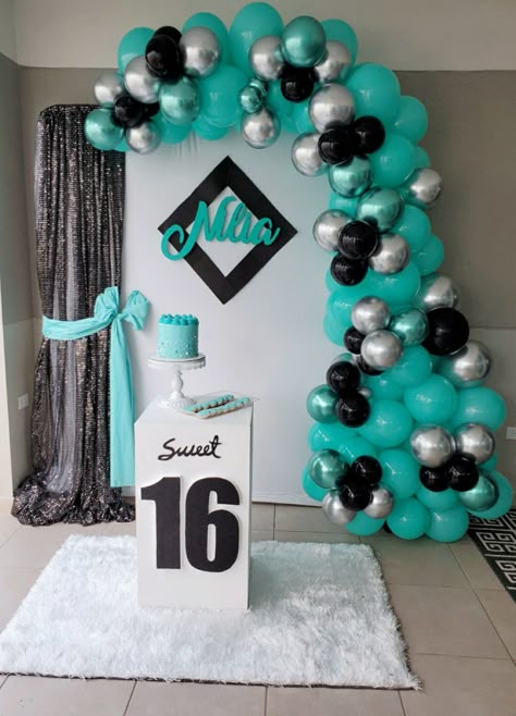 Teal Blue Party Decorations, Sweet 16 Balloon Decorations, Birthday Martini, Tiffany Birthday Party, Tiffany Birthday, Festa Moana Baby, Blue Wedding Centerpieces, Blue Party Decorations, 16 Balloons