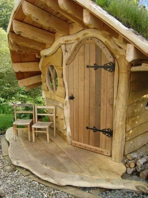 Diy Gutters, Garden Playhouse, Summer Trees, Cubby Houses, Garden Tool Storage, Diy Pool, Hobbit House, Garden Bedroom, She Sheds