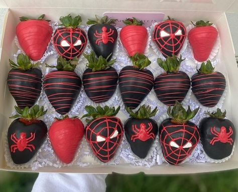 Spiderman Dipped Strawberries, Birthday Ideas Spiderman, Spiderverse Birthday Party Decorations, Marvel Chocolate Covered Strawberries, Miles Morales Gift Ideas, Spiderman Birthday Party Miles Morales, Spider Man Breakable Heart, Spider Man Chocolate Strawberries, Spiderman Party Snacks