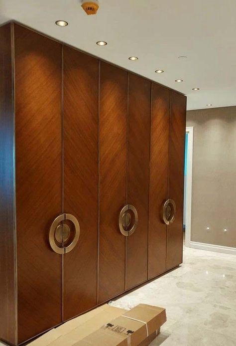 Get the Inspiration for the Wardrobe Door Design Ideas! External Design, Sliding Door Wardrobe Designs, Mirror Dresser, Wooden Wardrobe Design, Wardrobe Design Modern, Modern Cupboard, Wooden Cupboard, Homes Decor, Armoire Dressing