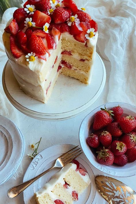 This vegan vanilla cake is light, fluffy, and stays moist for many days! Complete with berries and a delicious dairy-free cream cheese chantilly frosting, this versatile cake is perfect for layering for birthdays and celebrations. It'll be difficult to stop after your first slice! Vanilla Cake Recipe Vegan, Vegan Vanilla Strawberry Cake, Vegan Cake Strawberry, Non Dairy Birthday Cake, Birthday Cake For One, Dairy Free Chantilly Cake, Vegan Strawberries And Cream Cake, Vegan Chantilly Cake, Vegan Cream Cake