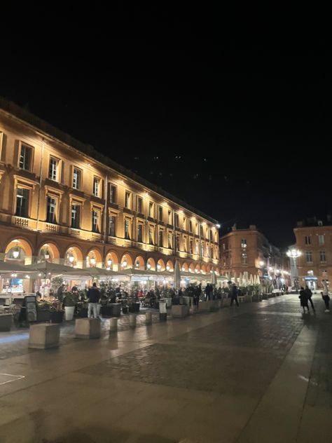 Toulouse Snap, Citylights Aesthetic, Story Instagram, Toulouse, Travel Bucket List, At Night, Mood Board, Bucket List, Rap