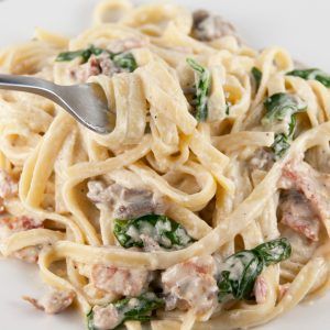 Smokehouse Bacon Fettuccine Alfredo Linguini Recipes, Pasta Recipes For Two, Creamy Chicken And Bacon, Recipe With Bacon, Bacon Dishes, Chicken Bacon Pasta, Chicken And Bacon, Pastas Recipes, Pasta Recipes Alfredo