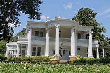 Moore Home outside of Houston, TX Greek Revival Home Exterior, Greek Houses Exterior, Abandoned Mansion For Sale, Pebble Dash, Greek Revival Architecture, Greek Revival Home, Southern Mansions, Mansion Exterior, Suffolk Va