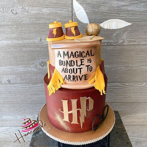 Harry Potter Gender Reveal Cake, Harry Potter Baby Shower Cake, Hogwarts Cake, Harry Potter Baby Shower Ideas, Harry Potter Shower, Harry Potter Baby Shower, Cricket Ideas, Harry Potter Food, Harry Potter Baby