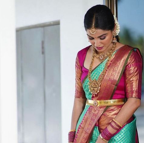 Karnataka Bride, Karnataka Wedding, Pelli Sarees, Indian Bridal Looks, Bride Pics, Wedding Blouses, Sarees Styles, South Indian Bride Saree, Sarees South Indian