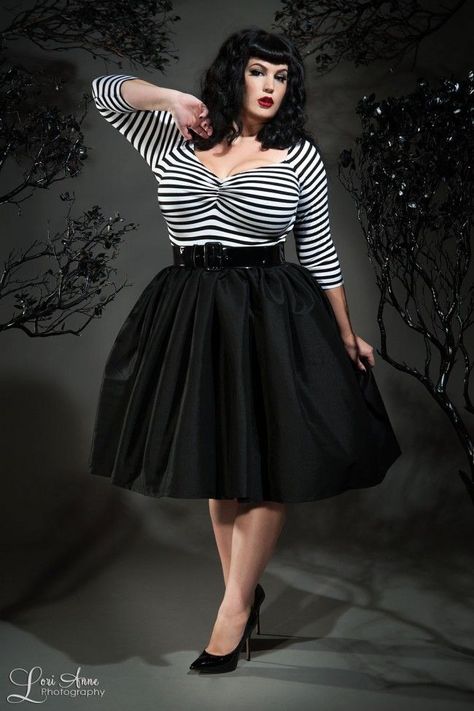 Plus Size Rockabilly, Mode Rockabilly, Rockabilly Mode, Rockabilly Girl, Sukienki Plus Size, Look Plus Size, Pinup Couture, Shirred Dress, Black Outfits