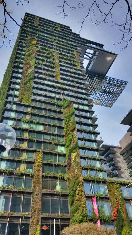 a building with grass growing on One Central Park Sydney, One Central Park, Vertikal Garden, Green Facade, Jean Nouvel, Vertical Gardens, Green Architecture, High Rise Building, Green City