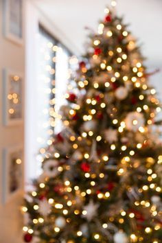 Christmas Aesthetic Ideas, Christmas Lights Wallpaper, Christmas Wallpaper Free, Christmas Lights Outside, Christmas Aesthetic Wallpaper, Christmas Wallpaper Backgrounds, Xmas Wallpaper, Glam Christmas, Wallpaper Collage