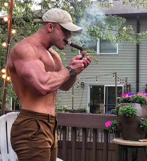 Tall Bodybuilder Men, Tall Handsome Men, Strong Dad Bod, Men Back Muscles Aesthetic, Strong Man Aesthetic, Russian Men Aesthetic, Masculine Men Muscle, Older Man Aesthetic, Handsome Russian Men