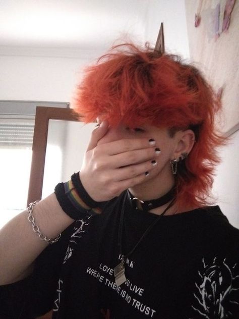 Red Hairstyles, Androgynous Hair, Short Grunge Hair, Mullet Haircut, Hair Inspiration Short, Punk Hair, Aesthetic Red, Hair Stylies, Alternative Hair