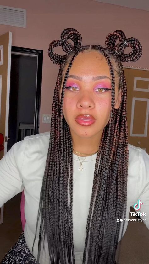 Heart Shaped Hairstyles Braids, Knotless Braids Heart Hairstyle, Heart In Braids Hairstyle, Heart With Braids Hairstyle, Heart In Knotless Braids, Hair Styling Braids, How To Make Hearts With Box Braids, Barbie Hairstyles With Braids, How To Do Heart Box Braids