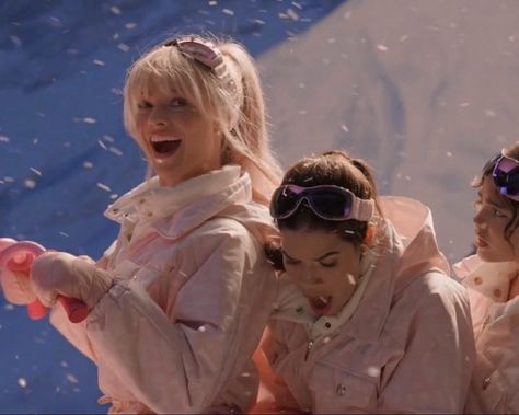 Ariana Greenblatt, America Ferrera, Barbie Movie, Movies Outfit, Fantasy Novels, Barbie Movies, Barbie And Ken, Barbie World, Margot Robbie