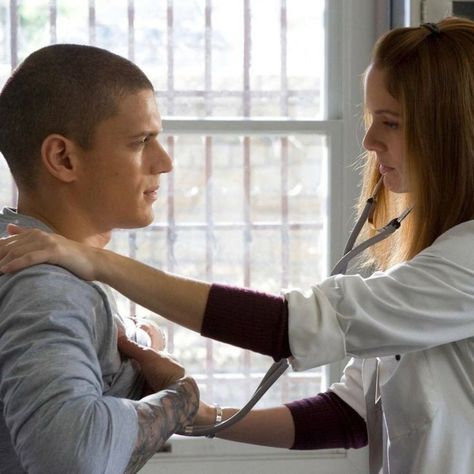 Prison Break 3, Sara Tancredi, Michael And Sara, Hayley The Originals, Sarah Wayne Callies, Michael Scofield, Father Ted, Family Stock Photo, Birthday Gifts For Boyfriend Diy