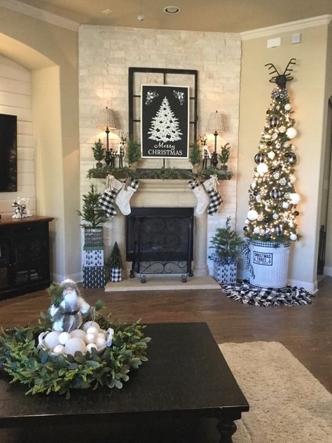 Black and white Christmas Black And White Christmas Mantle, Black And White Christmas Bedroom, Black White And Green Christmas Decor, Black And White Christmas Photos, Chirtmas Gifts, Black White Christmas Decor, Christmas Lantern Ideas, Black And White Christmas Decor, Christmas Bedrooms