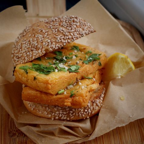 Panelle are the king of Sicilian street food! These tasty chickpea fritters are vegan, vegetarian, and gluten free. Vegan Sicilian Recipes, Chickpea Fritters, Celiac Recipes, Chickpea Patties, Filling Lunch, Meat Free Recipes, Yummy Meals, Fritter Recipes, Gluten Free Snacks