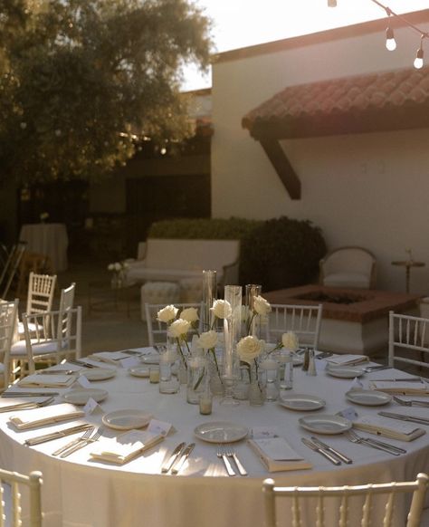 Wedding Reception With Round Tables, White Chavarri Chairs Wedding, Circle Table Arrangement, Circle Wedding Table Decor Simple, Spring Wedding Elegant, Wedding Table No Charger, Unique Wedding Place Settings, Round Dining Table Wedding Decor, Honor Table Wedding