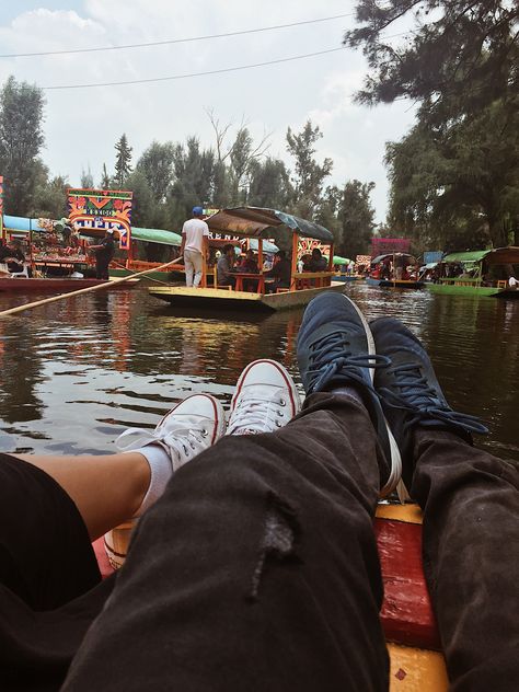 #mexico #mextrip #mexicocity #mexicotravel #mexicovacation #mexicolindo #travel #viaje  #couple #couplegoals #couplephotography #couplepictures Mexico City Couple Pictures, Mexico City Style, We Found Love, Summer Poses, Sapphire Stones, Vision Board Goals, Aesthetic Couple, City Pictures, México City