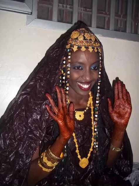 Mauritanian Bridal Accessories  (African Henna) African Bride, African Royalty, Wedding Henna, African People, Traditional Bride, Africa Fashion, African Wedding, African Culture, African Beauty