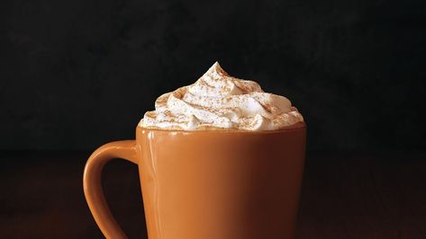 What costs five bucks, tastes like fall and has a whopping 380 calories per cup? Starbucks Fall Drinks, Starbucks Holiday Drinks, Pumpkin Spice Drinks, Starbucks Pumpkin Spice Latte, Starbucks Pumpkin Spice, Pumpkin Spiced Latte Recipe, Spiced Drinks, Starbucks Secret Menu Drinks, Fall Menu