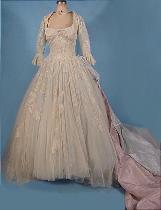 1950s "Colonial Style" Designer Wedding Gown (front) Colonial Style Wedding, Colonial Wedding, Antique Wedding Gown, Vintage Weddingdress, Designer Wedding Gown, Bohemian Style Gown, 50s Glamour, Types Of Gowns, Traditional Gowns