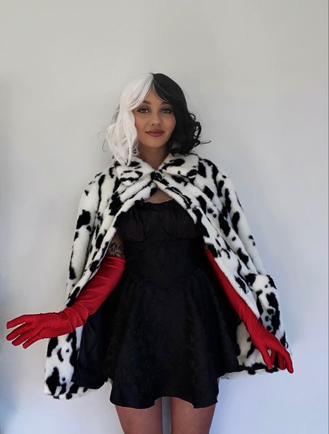 Halloween Cruella Halloween Costumes, Halloween Spooky Costumes, Carnaval Inspo, Cruella Costume, Spooky Costumes, Cool Halloween Makeup, Cruella Deville, Fantasias Halloween, Disney Wedding