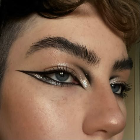 Reverse Winged Liner, Silver And Black Eyeliner, Black Neck Makeup, Low Key Goth Makeup, Asymmetrical Eye Makeup, Dramatic Eyeliner Hooded Eyes, Pointy Eyeliner, Goth Liner Makeup, Yallternative Makeup