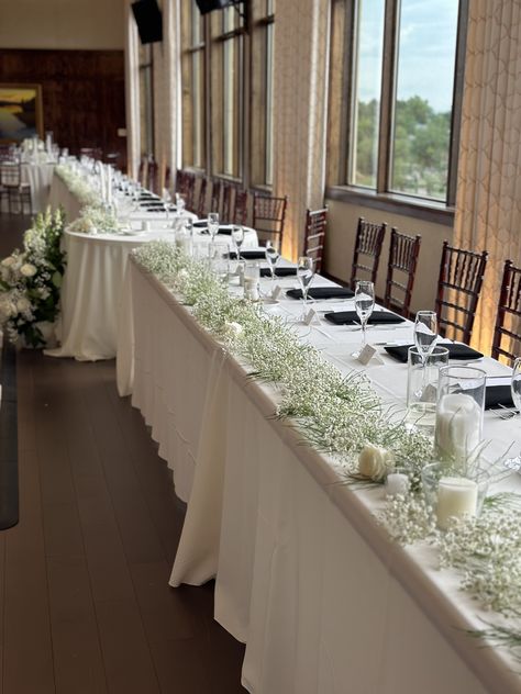 Head Table Wedding Decorations Candles, Wedding Party Head Table Ideas, Long Head Table Wedding Decorations, Simple Head Table Wedding, Wedding Head Table Ideas, Bridal Party Table, Wedding Reception Head Table, Head Table Wedding Decorations, Large Bridal Parties