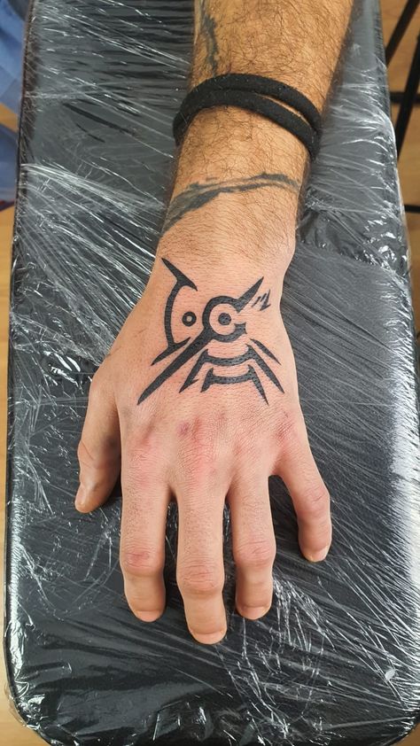 Outsiders Mark Tattoo, Outsider Mark Tattoo, Mark Of The Outsider Tattoo, Rust Tattoo Game, Dishonored Tattoo Ideas, Small Man Tattoo Ideas, Outsiders Mark, Simple Hand Tattoos For Guys, Outsider Tattoo