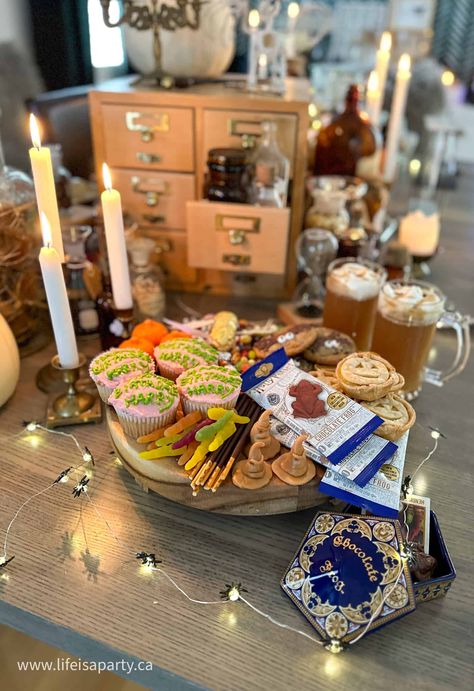 Harry Potter theme food ideas Harry Potter Themed Food, Harry Potter Watch, Harry Potter Treats, Harry Potter Desserts, Harry Potter Parties Food, Harry Potter Movie Night, Harry Potter Snacks, Harry Potter Marathon, Harry Potter Theme Birthday