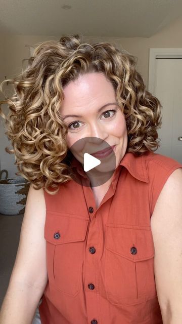 Sandi 🇨🇦 Curly Hair Care, Clean Beauty on Instagram: "THIS is how I get root volume.

@curlkeeper Roller Jaw Clamps are a must in my opinion & this video proves why I think that. 

Now….#keepingitreal using lightweight products with hold AND good styling techniques annnd having a curly cut also play into these results.

But…. you can SEE from the beginning of the video to the end the difference these clamps make!

Tools used:
@curlkeeper Roller Jaw Clamps
And Flexy Brush 
Save with Sandi15🇨🇦🇺🇸

Products used:
@discovertreluxe stylers - my trifecta 
Reflex 
Mousse
Hi Definition Gel 

🇺🇸Sandi15 @discovertreluxe 
🇨🇦Sandi10 through @curlwarehouse 

See my highlights for more inspiration and styling tips. 
•Brushes
•Laifen
•Clipping 
•CG terms
•Curlkeeper
•Treluxe 
•How to Style
•Slee Highlighting Curly Hair Technique, Root Clipping Curly Hair How To, Flexy Brush, Curly Hair Techniques, Root Volume, Curl Keeper, Curly Cut, Shoulder Length Curly Hair, Highlights Curly Hair