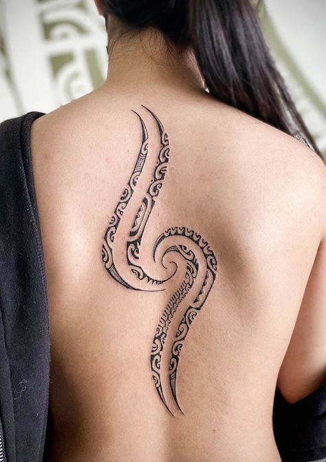 Jellyfish Spine Tattoo, Spine Tattoos Ideas, Tattoos Jellyfish, Tattoos Moth, Tattooed Celebrities, Tattoos Octopus, Dolphin Tattoos, Moth Tattoos, Back Tattoo Women Spine